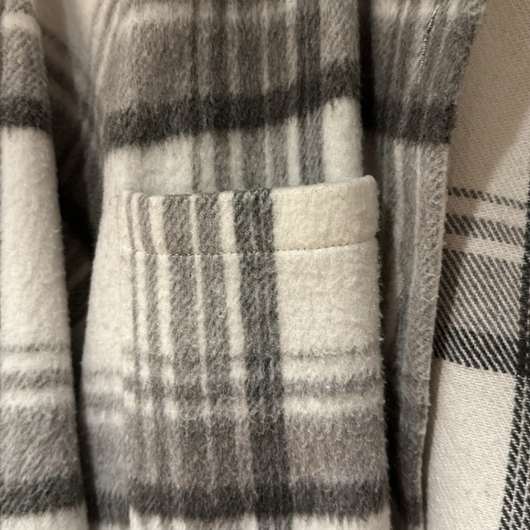 Shacket - Picture 3 of 4